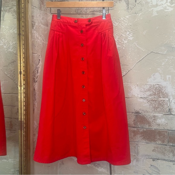 Koret Dresses & Skirts - Red Koret Midi length button front skirt retro size 8 pleats and pockets